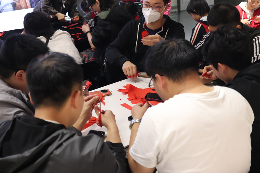 非遗剪纸邂逅游戏世界,共绘“游戏博物馆里的剪纸奇境”