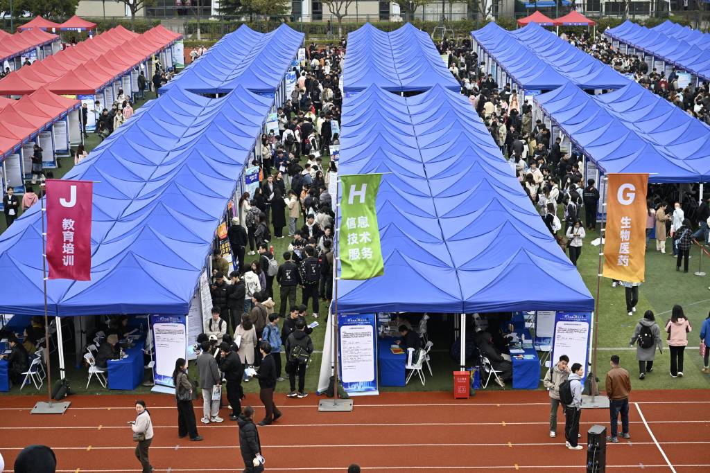 3500余个岗位、招聘需求超2.2万人,上海高校毕业生招聘会举办