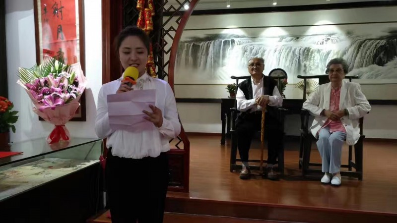 毕玺玺拜师京剧名家张南云 传统艺术薪火相传