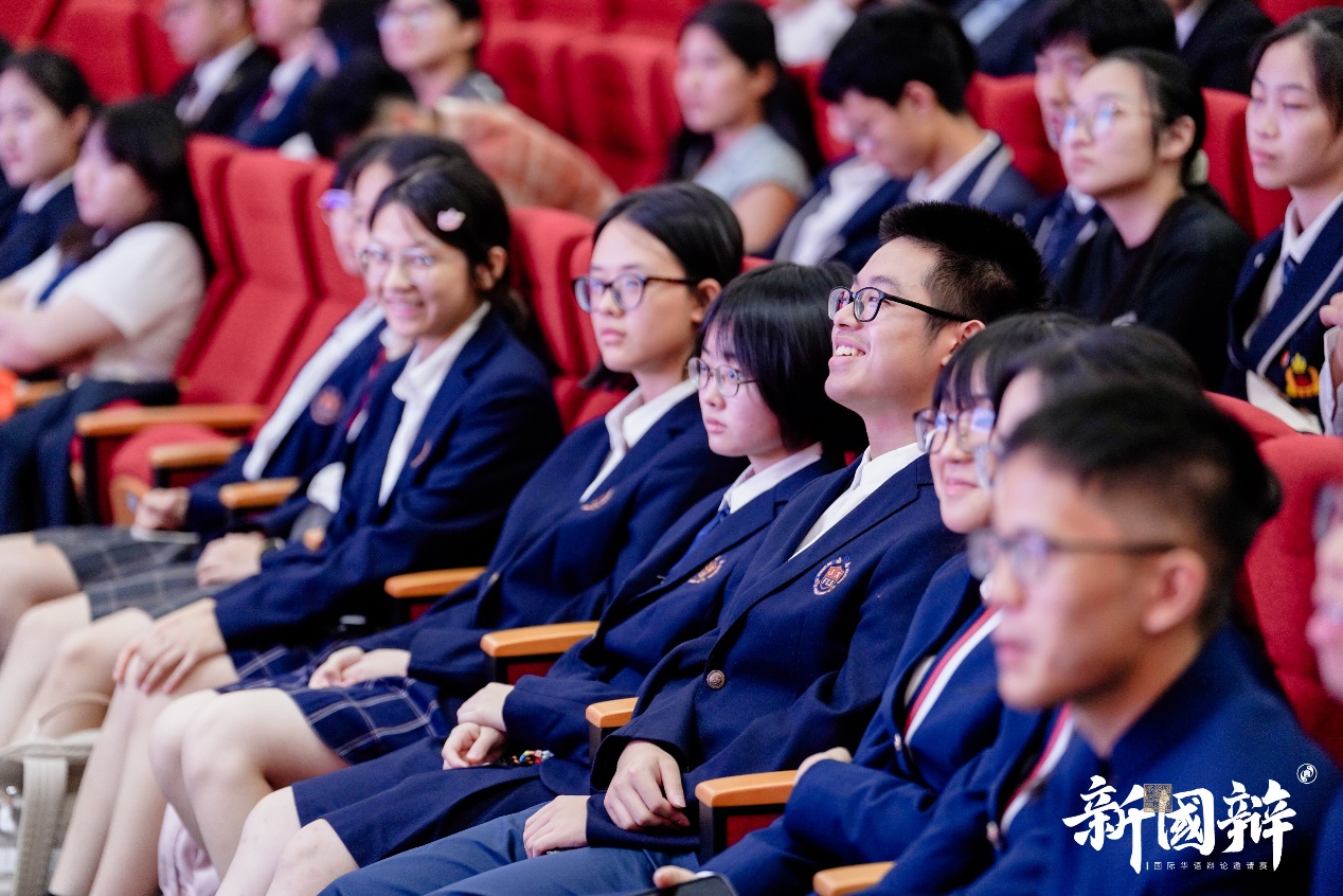 一群人正在听演讲
ai 生成的内容可能不正确。